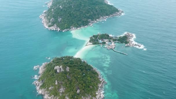 Vue aérienne de Koh Nang Yuan, à Koh Tao, province de Samui, Thaïlande, Asie du Sud-Est - Séquence, vidéo