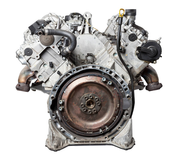 Close Up van V6 motor voor het onderhoud en de reparatie van een auto in een auto-service op witte geïsoleerde achtergrond. Catalogus van voertuigonderdelen. - Foto, afbeelding