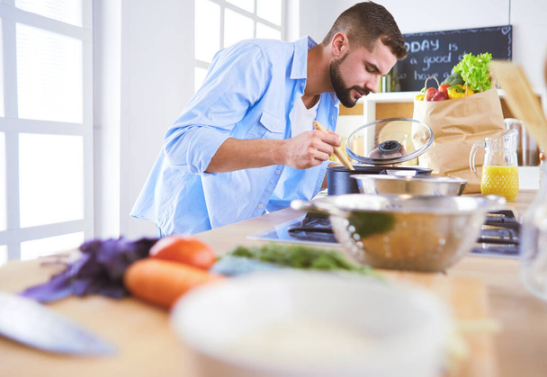 Man preparing delicious and healthy food in the home kitchen - Foto, imagen