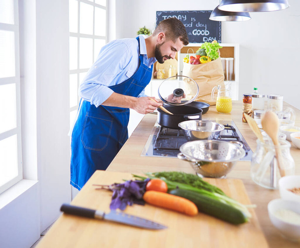 Man preparing delicious and healthy food in the home kitchen - Foto, Imagem