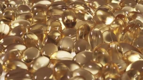 Omega 3 vagy D-3 tabletták, szerves kiegészítők vitaminok sárga kapszula. Étrend-kiegészítő, közelről, makró lövés - Felvétel, videó