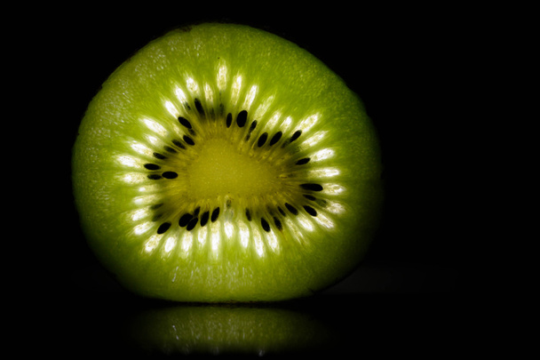 Glowing kiwi - Φωτογραφία, εικόνα