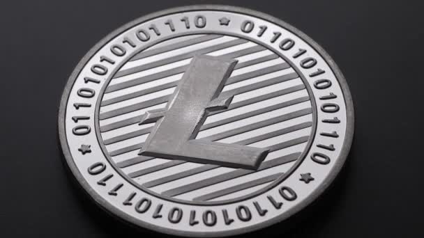 Makro strzał monety Litecoin Ethereum Crypto waluty - Materiał filmowy, wideo