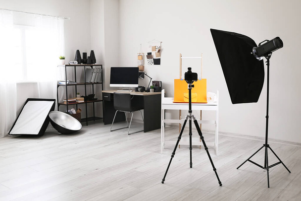 Interior do estúdio da foto com equipamento moderno - Foto, Imagem