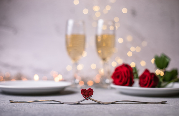 Forks and a heart. Holiday menu for Valentines Day. - Foto, Bild