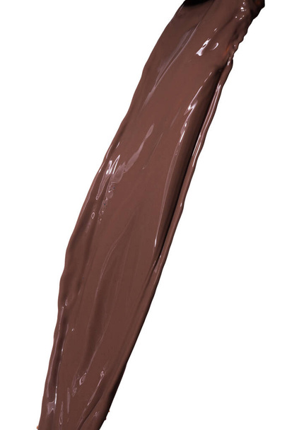 Siyah erimiş çikolata dökülüyor, beyaz arka planda izole edilmiş. - Fotoğraf, Görsel