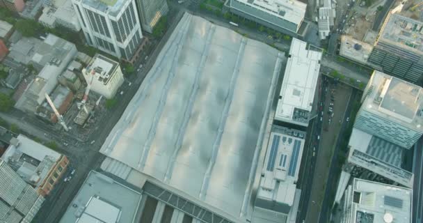 Lotnisko widok na wschód słońca Southern Cross Station dachu Melbourne - Materiał filmowy, wideo