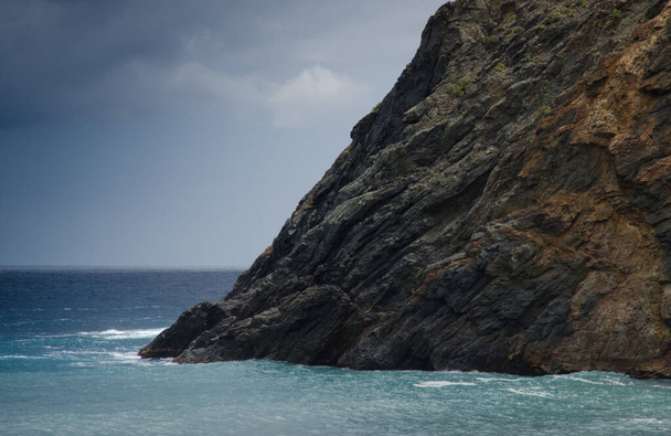 Морська скеля на пляжі Гермігуа в Ла - Гомера.. - Фото, зображення