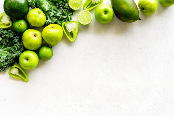 Green vegetables and fruits for detox and healthy vegetarians meal - Foto, Imagem