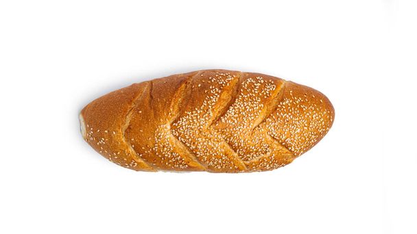 Loaf s obilovinami na bílém pozadí. - Fotografie, Obrázek