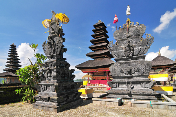 Ulun Danu templo Lago Beratan en Bali Indonesia - Foto, Imagen