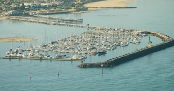 Hava gündoğumu manzaralı St Kilda Pier marinası Melbourne - Video, Çekim