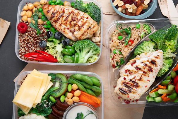 Takeaway lunch boxes with homemade nutrition food - meat, vegetables and fruits. Top view - Fotoğraf, Görsel
