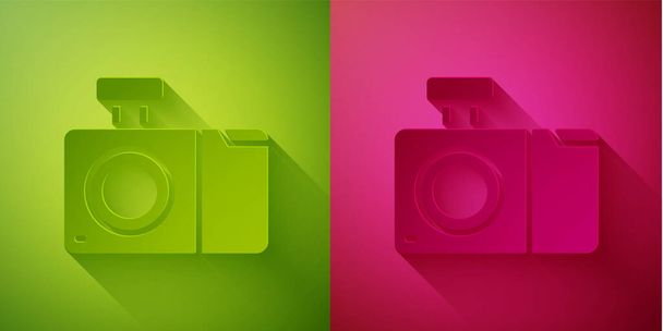 Paper cut Photo camera icon isolated on green and pink background. Foto camera icon. Paper art style. Vector. - Vettoriali, immagini