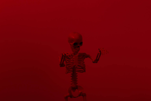 Gruseliges Skelett in rotem, dunklem Licht - Foto, Bild