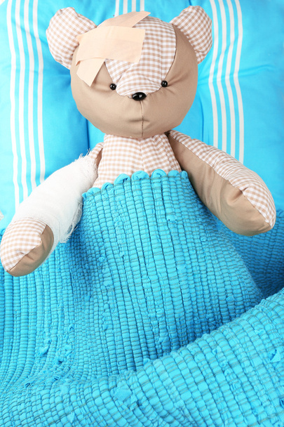 Sick bear in bed close-up - Фото, изображение