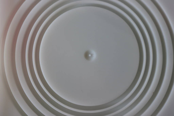 gyönyörű kerek körök különböző méretű koncentrikus fehér barázdák - Fotó, kép