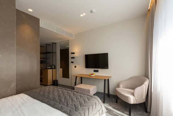 Interior of a luxury master bed hotel bedroom - Foto, imagen