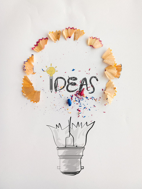 mão desenhado projeto palavra lâmpada IDEA com pó de serra de lápis em p
 - Foto, Imagem