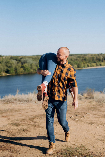 Guy and girl in caged shirts and trekking shoes on granite rocks - Valokuva, kuva