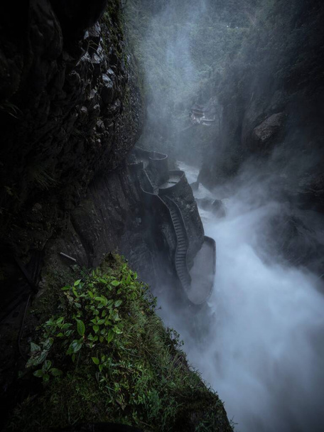 Vyhlídková plošina vyhlídkové schody na Pailon del diablo Devils Cauldron Pastaza kaskády Banos Tungurahua Ekvádor - Fotografie, Obrázek