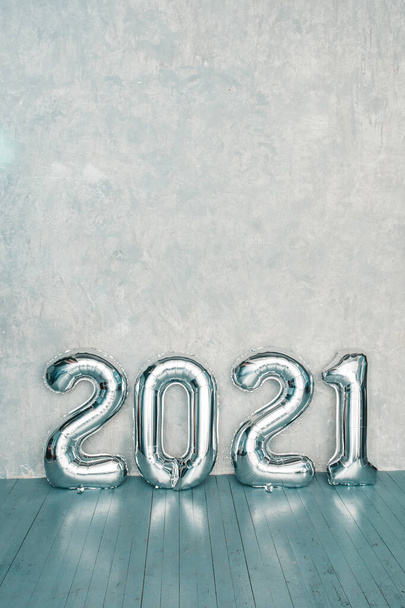Silver 2021 Balloons. Happy New 2021 Year. Metallic numbers 2021 - Foto, Imagem