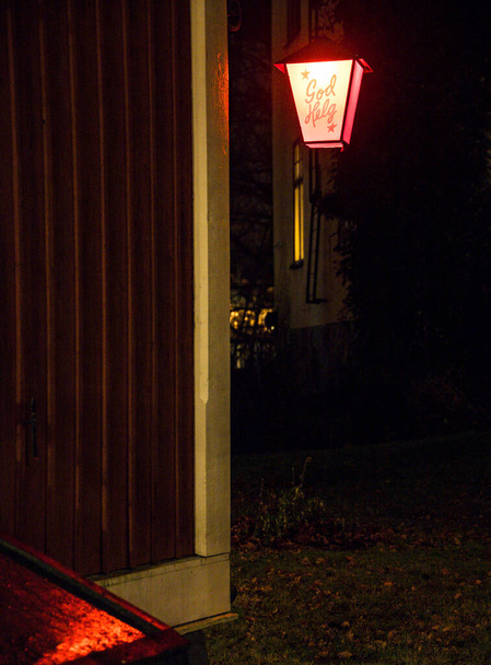 Stoccolma, Svezia Un vecchio lampione con l'iscrizione "God Helg" o Happy weekend. - Foto, immagini