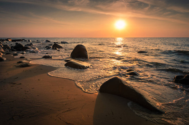 Mar Báltico sobre la puesta del sol. Polonia - Foto, Imagen