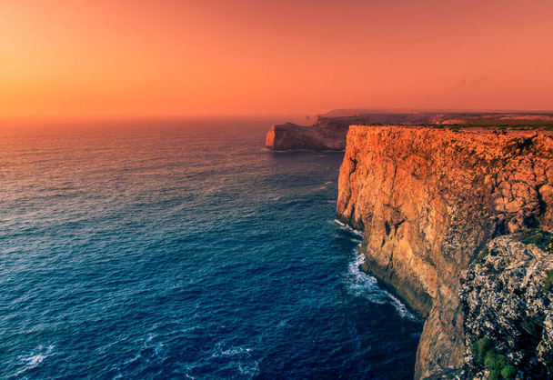 Côte rocheuse de l'océan Atlantique à Cape St. Vincent, Algarve, Portugal. - Photo, image