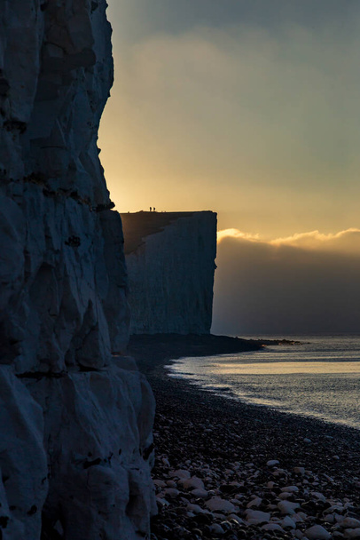 A view of chalk cliffs on the Sussex coast at sunrise - Foto, Imagen