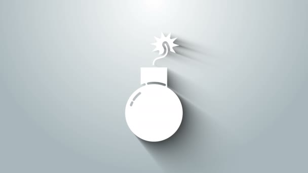 Fehér Bomba kész felrobbantani ikon elszigetelt szürke háttér. 4K Videó mozgás grafikus animáció - Felvétel, videó