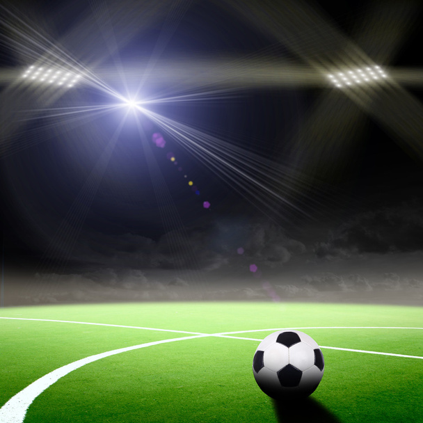 Fußballstadion mit den hellen Lichtern - Foto, Bild