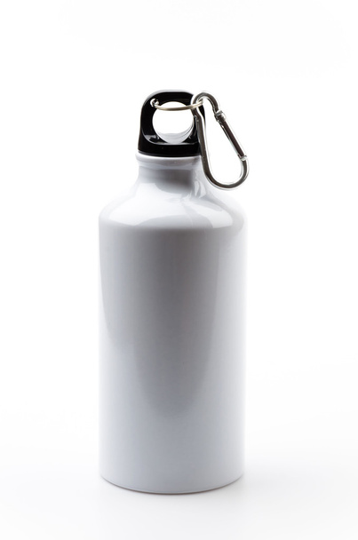 Paslanmaz şişe su izole beyaz arka plan - Fotoğraf, Görsel