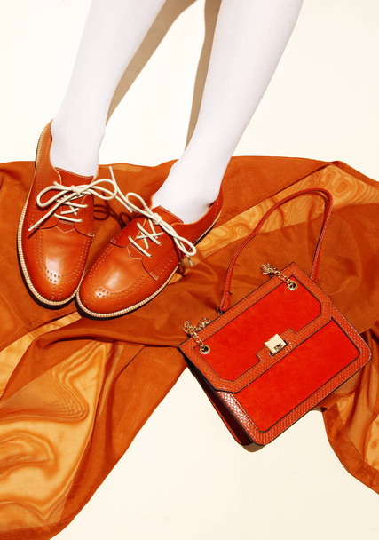 Fashion retro shoes and clutch on minimal textille background. Stylish vintage accessories concept - Foto, Imagem