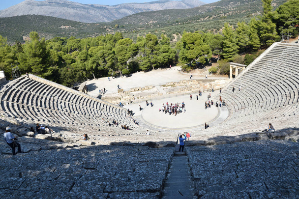 Vista de los principales monumentos y sitios de Grecia. Teatro de Epidauro (Epidaurus)) - Foto, imagen