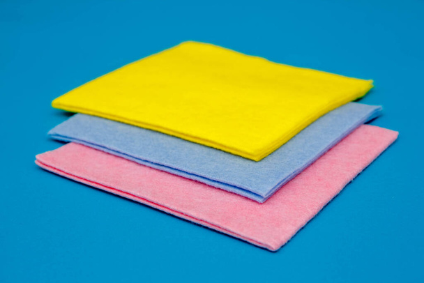 Multicolored cleaning rags on blue background. Cleaning cloth. - Foto, Imagem