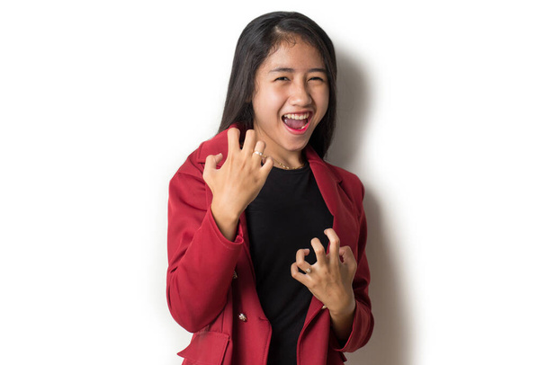 Schreie, Hass und Wut. Wütende emotionale asiatische Frau schreit - Foto, Bild