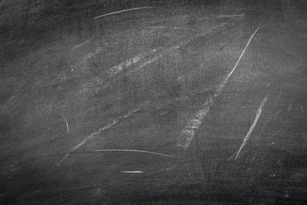 Fekete krétapult fehér vonalakkal. A szöveg és a rajzok helye - Fotó, kép