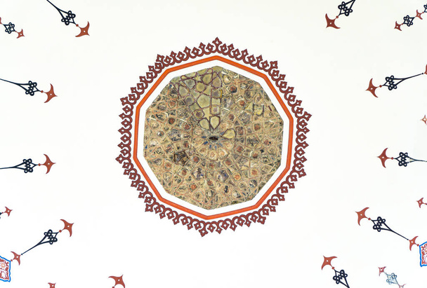 mosaicos e arte islâmica na cúpula de uma mesquita - Foto, Imagem