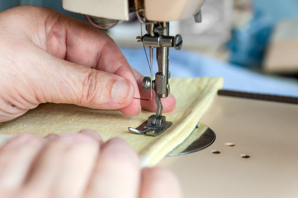 Closeup woman hands sewing - Fotoğraf, Görsel