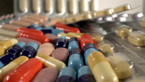 Close-Up tabletki medyczne Narkotyki i kapsułki Nagranie wideo. - Materiał filmowy, wideo