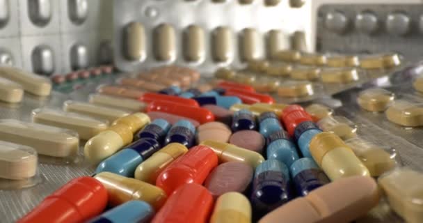 Primer plano de las drogas y cápsulas de la tableta médica. - Metraje, vídeo