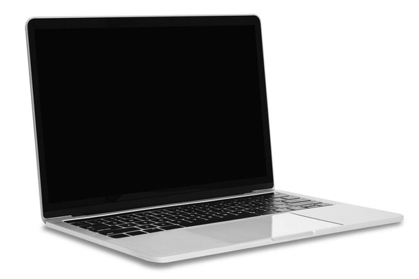 Vista frontale di un moderno laptop metallico argentato generico con schermo nero vuoto e isolato su sfondo bianco (dettagli alti) - Foto, immagini