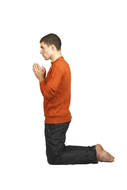 Un homme priant à genoux
 - Photo, image