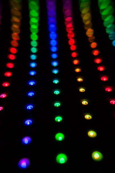 Renkli RGB LED ışıkları siyah arka planda. LED Matrix, WS2812B şeritli. Dijital LED ekranda animasyon ve efekt oynatılıyor. Gökkuşağı renkleri. - Fotoğraf, Görsel