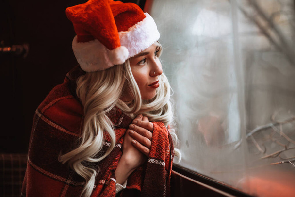 Gorgeous funny girl enjoying new year. Happy girl on Christmas shopping at winter snowy city holiday market, buying souvenirs and gifts, New Year shopping concept.  - Foto, imagen