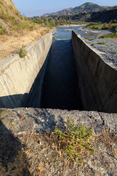 A barragem no rio Devoll na Albânia - Foto, Imagem