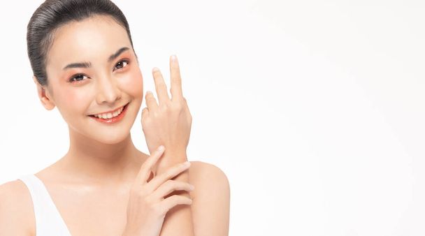 Belleza mujeres asiáticas retrato cara con cuidado de la piel saludable y la piel. - Foto, Imagen