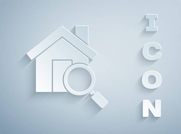 Papiergeschnittenes Haussymbol isoliert auf grauem Hintergrund. Immobilien-Symbol eines Hauses unter der Lupe. Papierkunst. Vektorillustration. - Vektor, Bild
