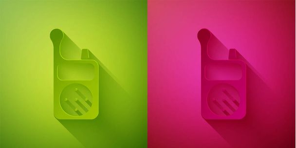 Corte de papel Baby Monitor Walkie Talkie icono aislado sobre fondo verde y rosa. Estilo de arte de papel. Vector. - Vector, imagen